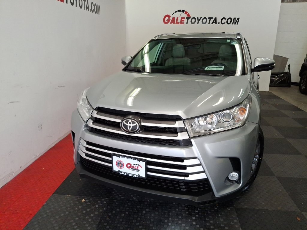 Used 2019 Toyota Highlander XLE AWD/4WD image 3