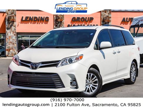 Used 2020 Toyota Sienna XLE Premium image 1