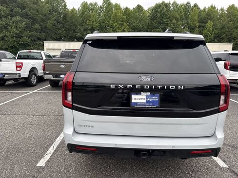 Used 2025 Ford Expedition Active AWD/4WD image 10