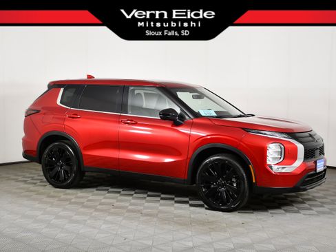 New 2026 Mitsubishi Outlander LE AWD/4WD image 1