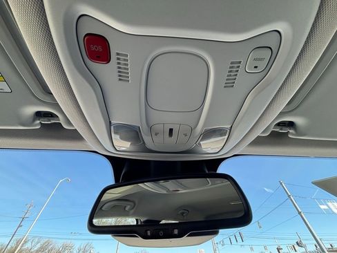 Used 2023 Jeep Renegade Limited image 19