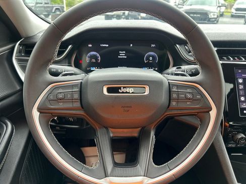 Used 2023 Jeep Grand Cherokee L Laredo AWD/4WD image 15