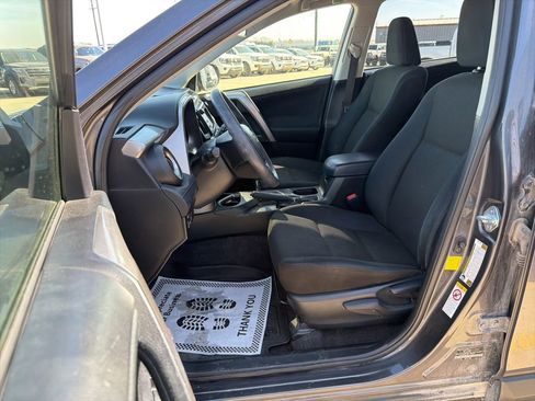 Used 2016 Toyota RAV4 LE image 10