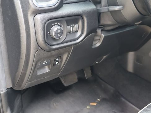 Used 2019 RAM 1500 Laramie AWD/4WD image 22