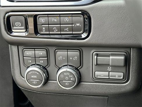 New 2026 GMC Yukon XL AT4 w/ AT4 Premium Plus Package image 17