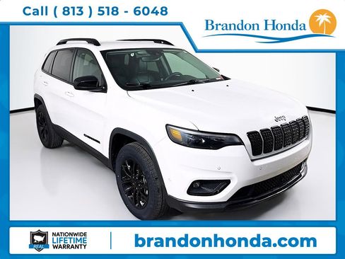 Used 2023 Jeep Cherokee Altitude Lux image 1