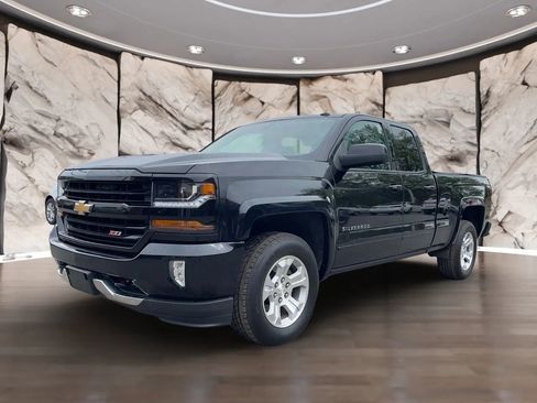 Used 2017 Chevrolet Silverado 1500 LT w/ All Star Edition AWD/4WD image 6