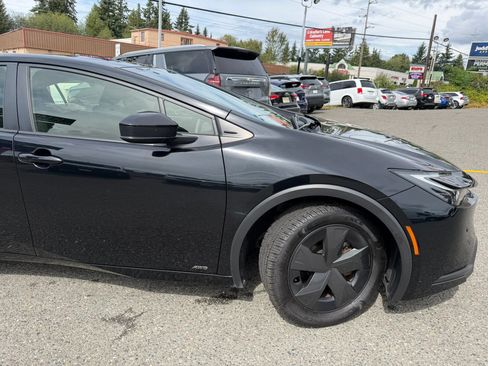 Used 2023 Toyota Prius LE AWD/4WD image 4