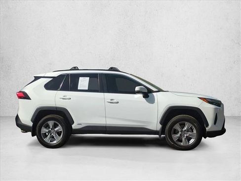 Used 2022 Toyota RAV4 XLE image 4