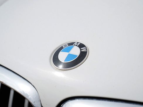 Used 2019 BMW X5 xDrive40i w/ Premium Package 2 AWD/4WD image 2