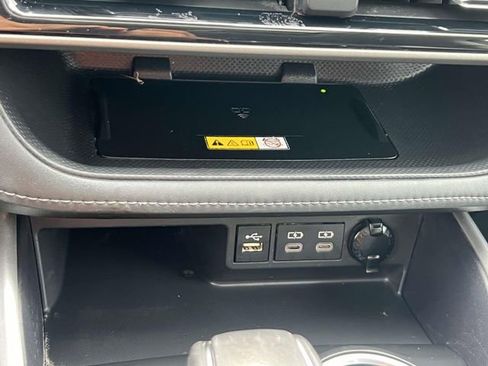 Used 2023 Toyota Highlander XLE image 32