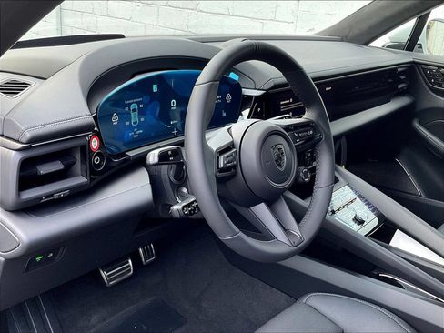 Used 2025 Porsche Macan Turbo Electric AWD/4WD image 4