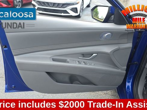 Used 2023 Hyundai Elantra SEL w/ Convenience Package FWD image 12