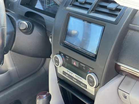 Used 2014 Toyota Camry XLE image 7