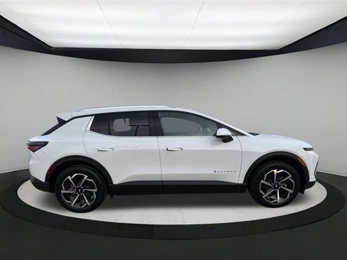New 2026 Chevrolet Equinox EV LT FWD image 6