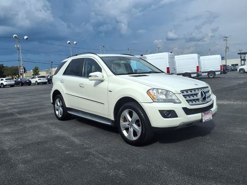 Used 2011 Mercedes-Benz ML 350 BlueTEC 4MATIC image 3