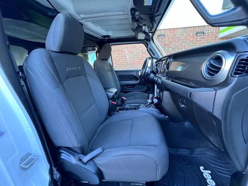 Used 2020 Jeep Wrangler Unlimited Sahara w/ Uconnect 4C Nav & Sound Group AWD/4WD image 16
