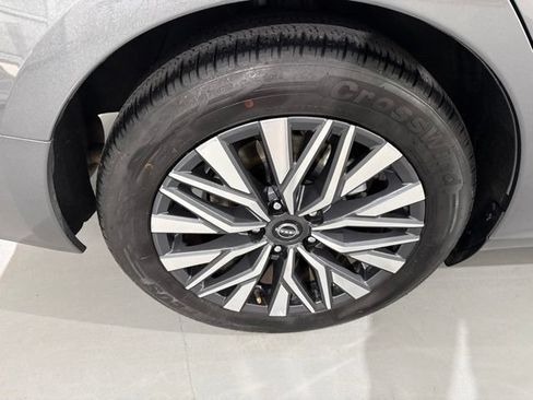 Used 2024 Nissan Altima 2.5 SV FWD image 12