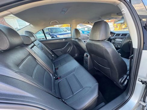 Used 2011 Volkswagen Jetta SE image 15