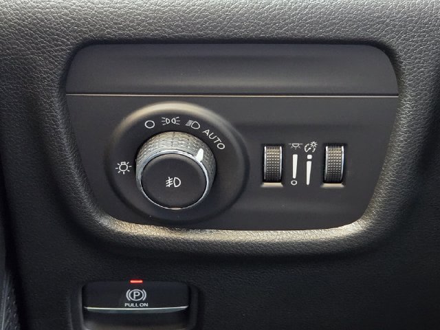 New 2027 Jeep Grand Cherokee Limited RWD image 16
