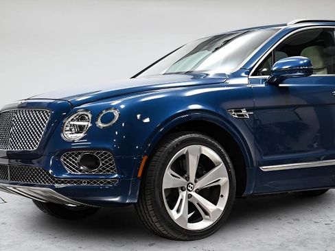 Used 2018 Bentley Bentayga image 3