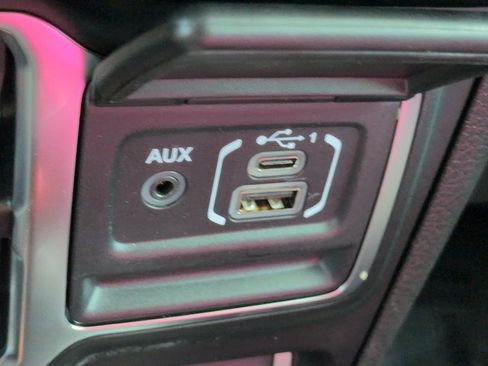 Used 2025 Jeep Wrangler Unlimited Sahara AWD/4WD image 22