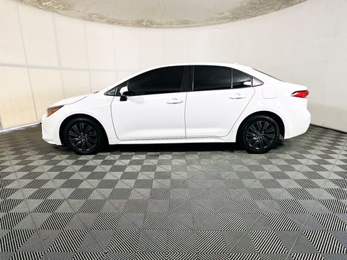 Used 2022 Toyota Corolla LE FWD image 6
