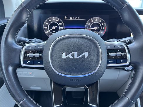 Used 2023 Kia Carnival SX image 23
