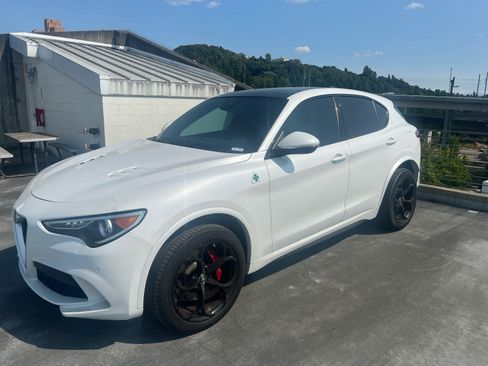 Used 2018 Alfa Romeo Stelvio Quadrifoglio w/ Convenience Package AWD/4WD image 2