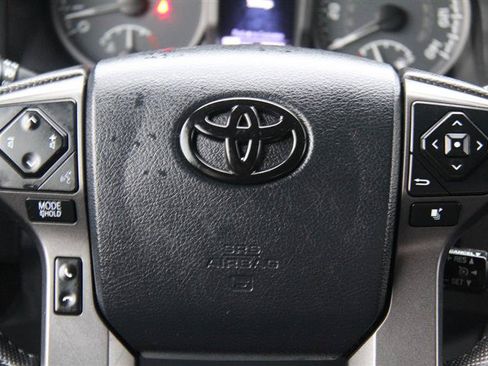 Used 2016 Toyota Tacoma TRD Off-Road w/ Premium & Technology Package AWD/4WD image 26