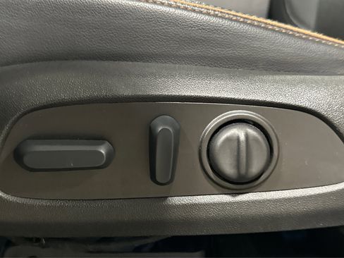 Used 2023 GMC Acadia AT4 w/ Technology Package image 20