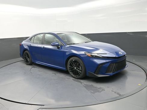 Used 2025 Toyota Camry SE image 16