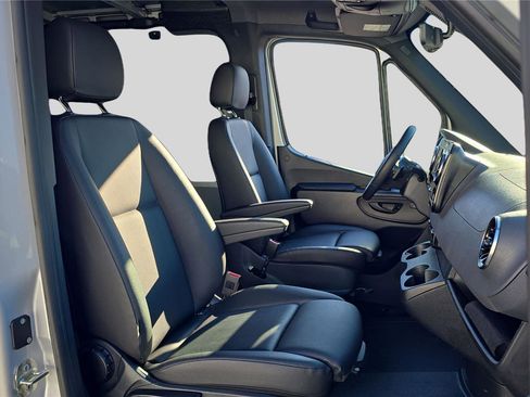 Used 2024 Mercedes-Benz Sprinter 2500 image 15