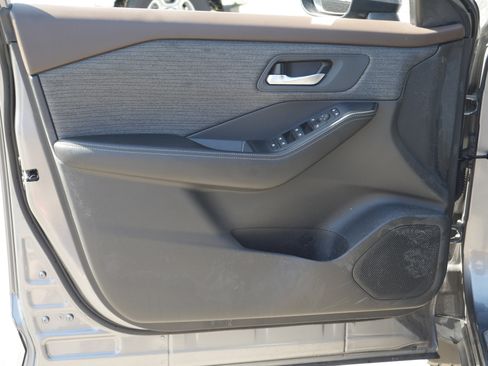 Used 2023 Nissan Rogue SV image 30