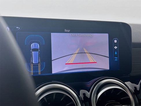 Used 2025 Mercedes-Benz GLB 250 GLB 250 image 15