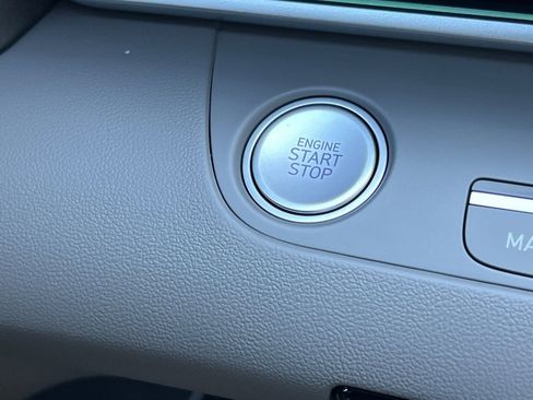 Used 2025 Hyundai Elantra SEL image 28