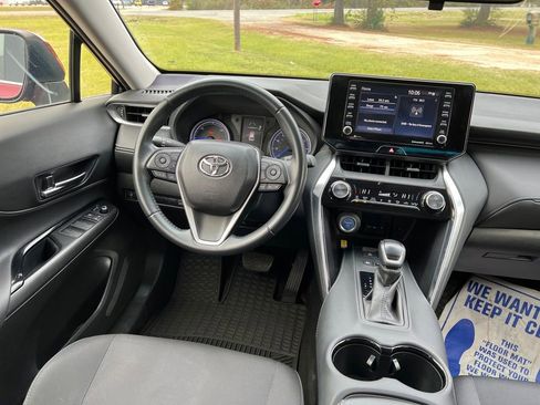 Used 2021 Toyota Venza LE w/ Carpet Mat Package (TMS) image 16