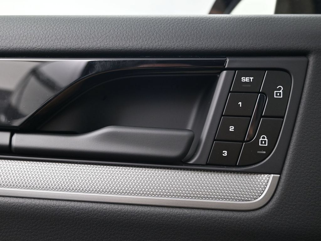 Certified 2026 Porsche Cayenne AWD/4WD image 17