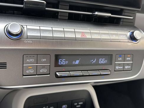 Used 2025 Hyundai Kona SEL AWD/4WD image 34