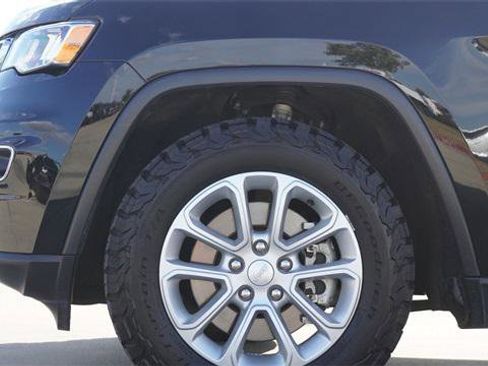 Certified 2021 Jeep Grand Cherokee Laredo image 5