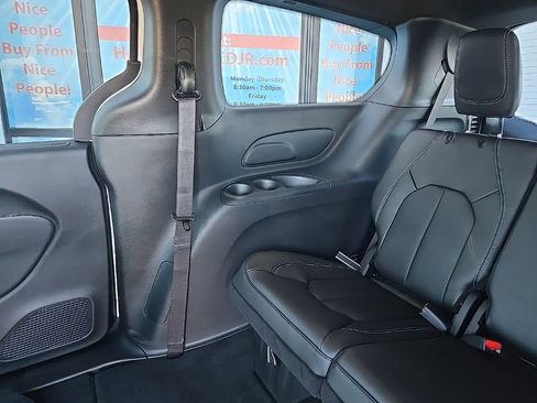 New 2026 Chrysler Pacifica Select w/ S Appearance Package image 95