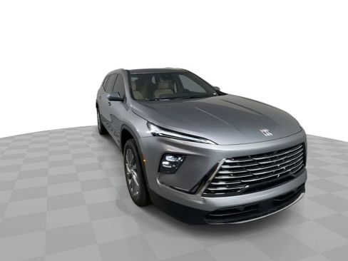 Used 2025 Buick Enclave Preferred image 2