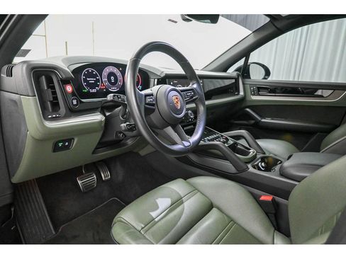 Used 2024 Porsche Cayenne S AWD/4WD image 40