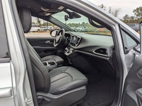 Certified 2026 Chrysler Pacifica Select w/ S Appearance Package image 37