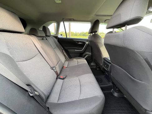 Used 2019 Toyota RAV4 XLE w/ Convenience Package FWD image 36