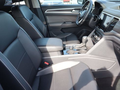 Used 2022 Volkswagen Atlas SE w/ Black Wheel Package AWD/4WD image 13
