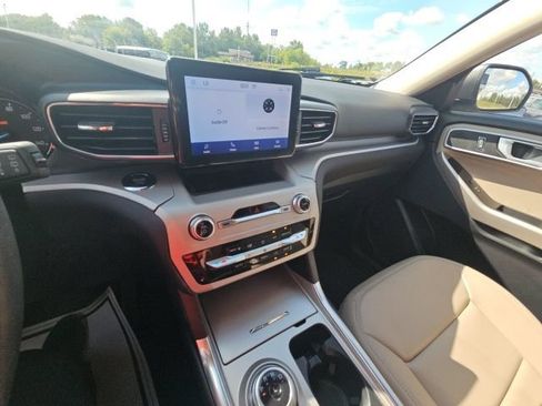 Used 2023 Ford Explorer XLT w/ Equipment Group 202A AWD/4WD image 22