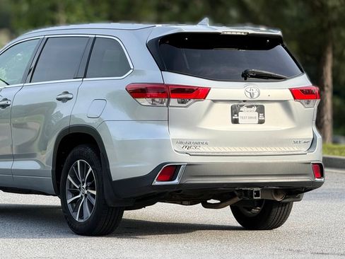Used 2018 Toyota Highlander XLE AWD/4WD image 49