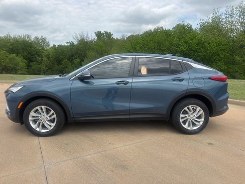 Used 2025 Buick Envista Preferred w/ Convenience I Package image 2