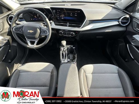 Certified 2025 Chevrolet Trax LT w/ Driver Confidence Package FWD image 14
